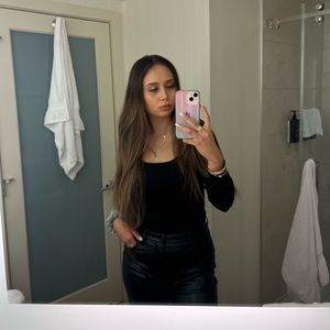 !! MEET YOUR POSHER !!